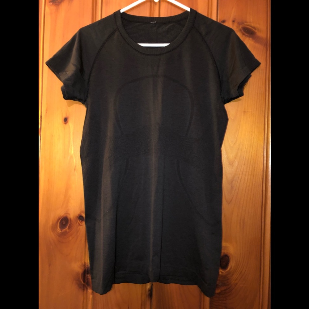 Lululemon workout top